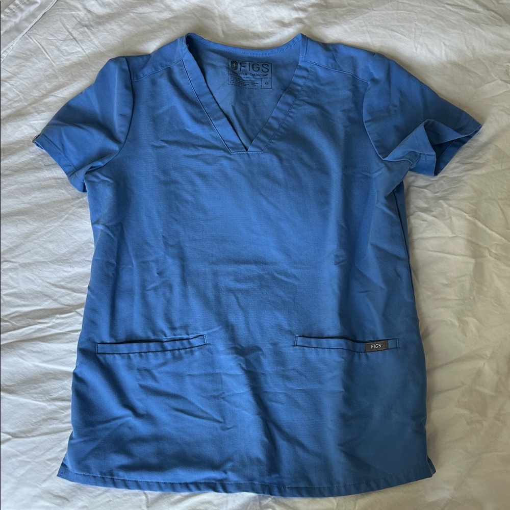 FIGS Casma Three Pocket Scrub Top Size XS Ceil Blue